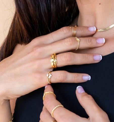 Anillo de plata de ley y baño de oro.