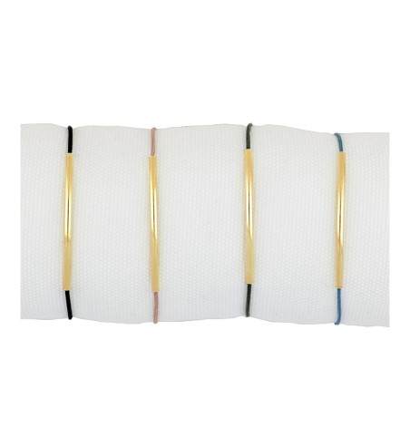 Pulsera de plata con baño de oro e hilo de macramé