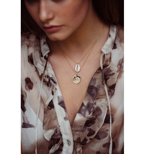 COLLAR CONCHA DORADO | Bymarta.es