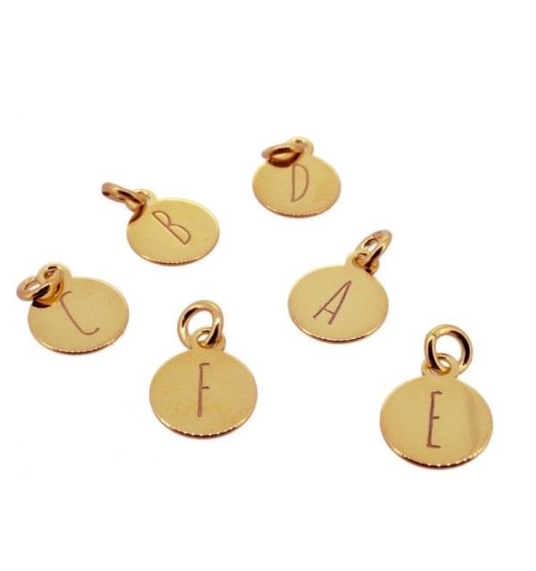 INITIALS CHARM GOLD | Bymarta.es