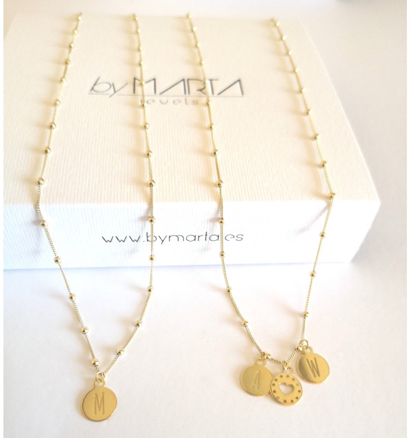 INITIALS CHARM GOLD | Bymarta.es