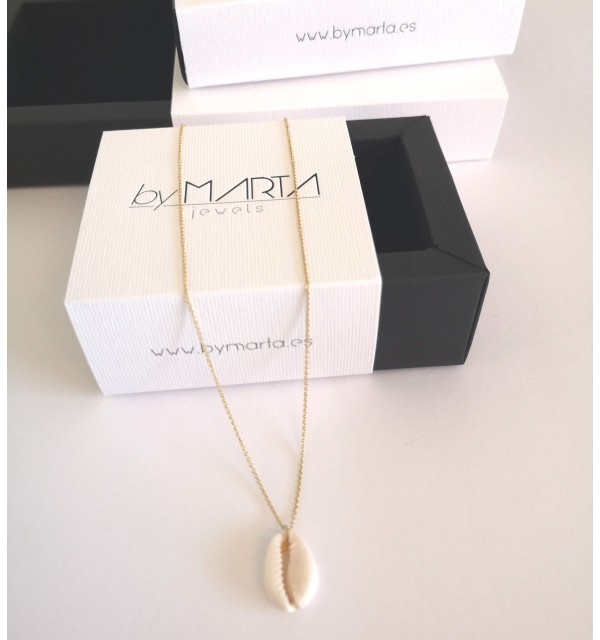 NECKLACE COWRY GOLD | Bymarta.es
